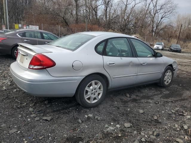 2004 Ford Taurus SE