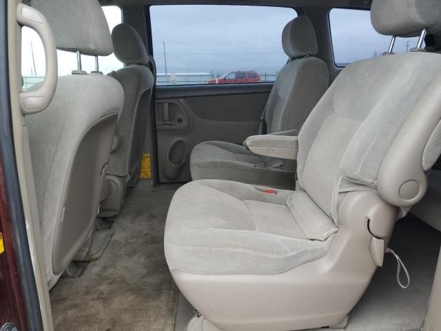 2004 Toyota Sienna CE