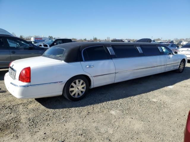 2004 Lincoln Town Car Executive