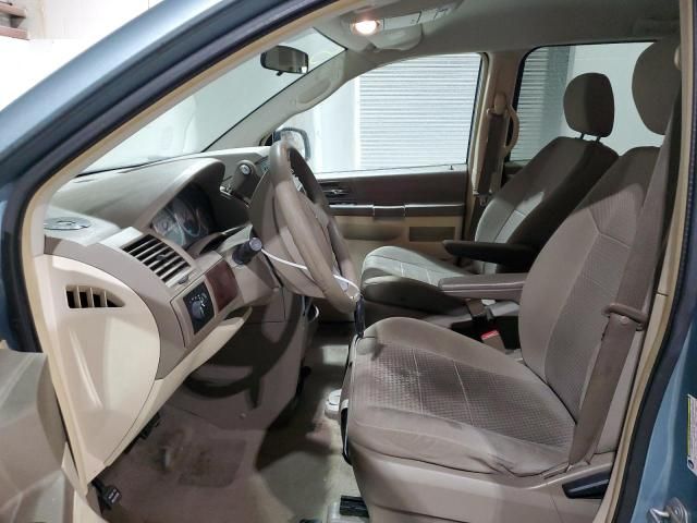 2010 Chrysler Town & Country LX