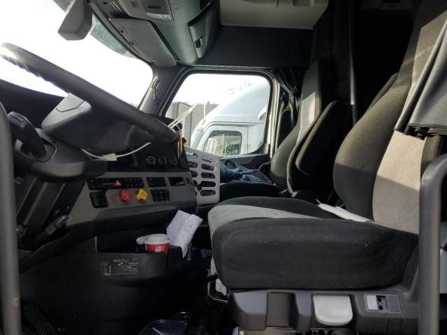 2019 Freightliner Cascadia 126