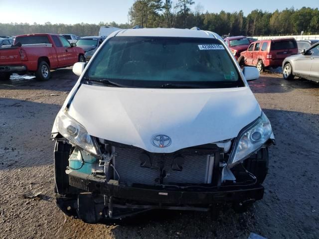 2015 Toyota Sienna LE