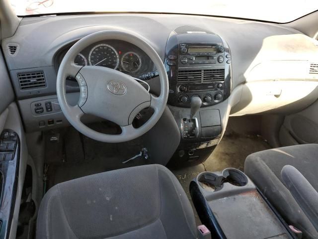 2004 Toyota Sienna CE