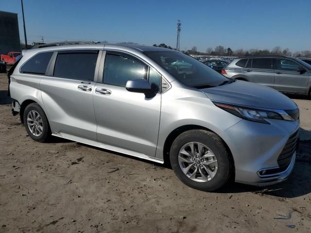 2022 Toyota Sienna XLE