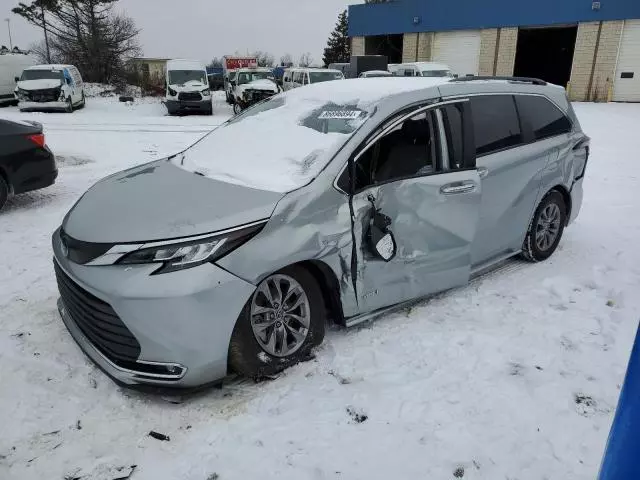 2021 Toyota Sienna XLE