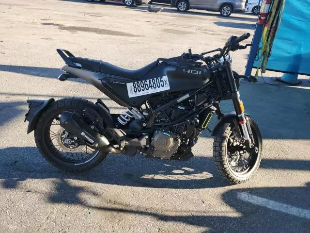 2022 Husqvarna Vitpilen 401/SVARTPILEN 401