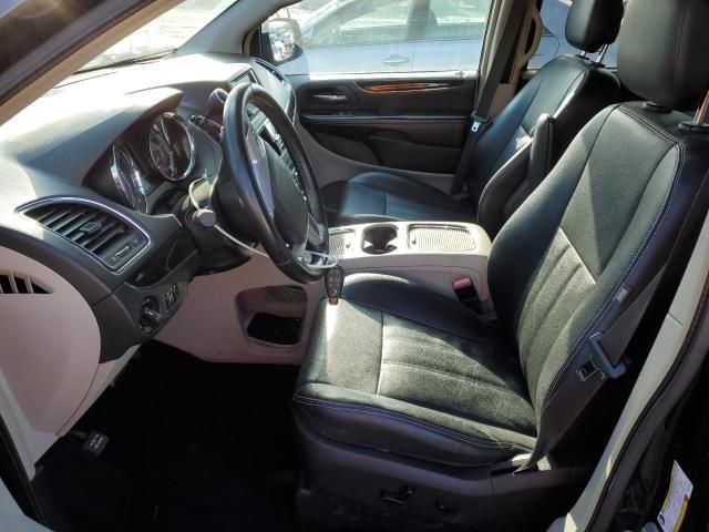 2016 Chrysler Town & Country Touring L