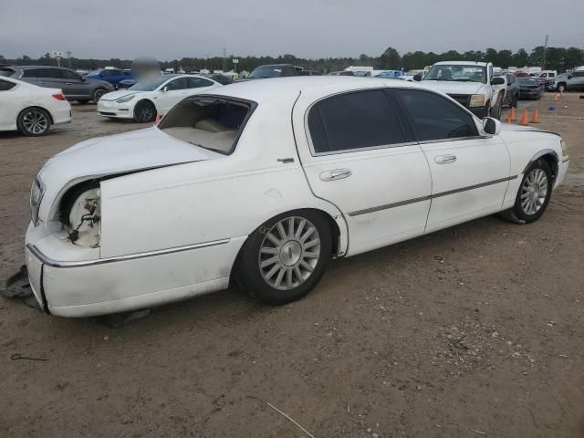 2005 Lincoln Town Car Signature Limited