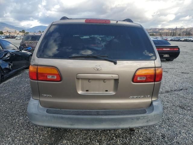 1999 Toyota Sienna LE