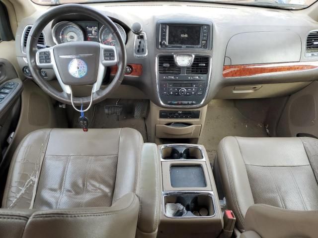 2013 Chrysler Town & Country Touring L