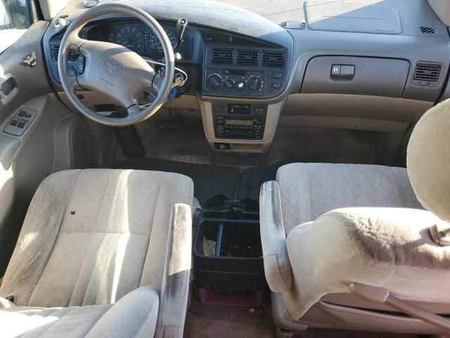 2000 Toyota Sienna LE