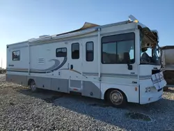 Salvage cars for sale from Copart Chicago: 2003 Workhorse Custom Chassis Motorhome Chassis P3500