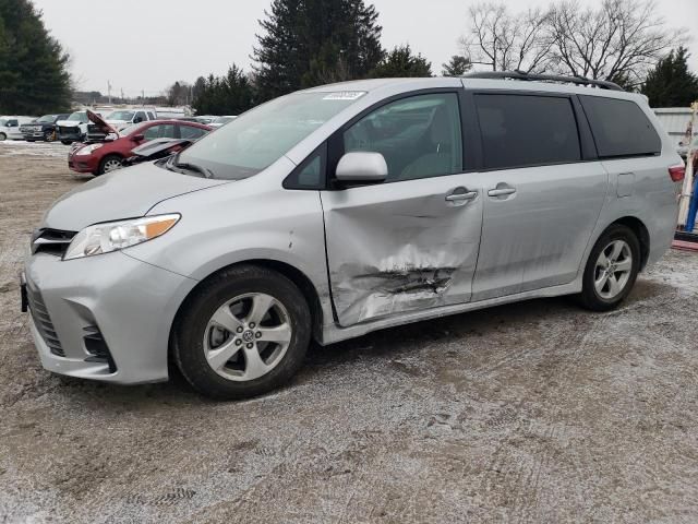 2019 Toyota Sienna LE