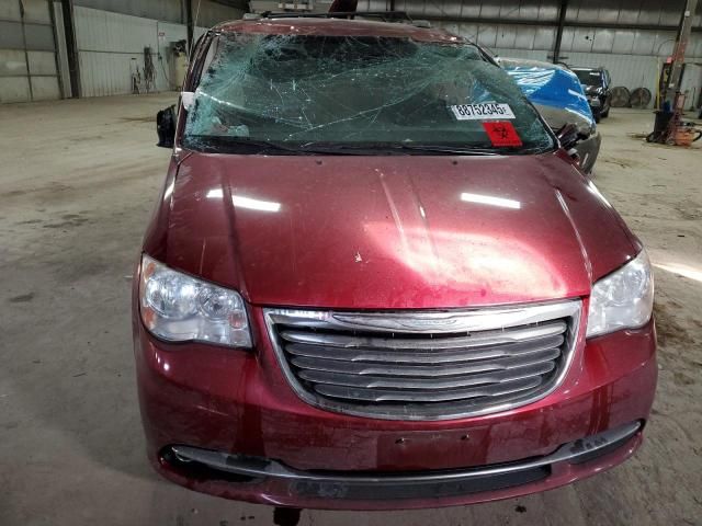 2013 Chrysler Town & Country Touring