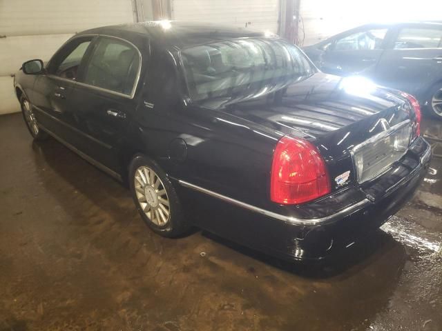 2005 Lincoln Town Car Signature Limited