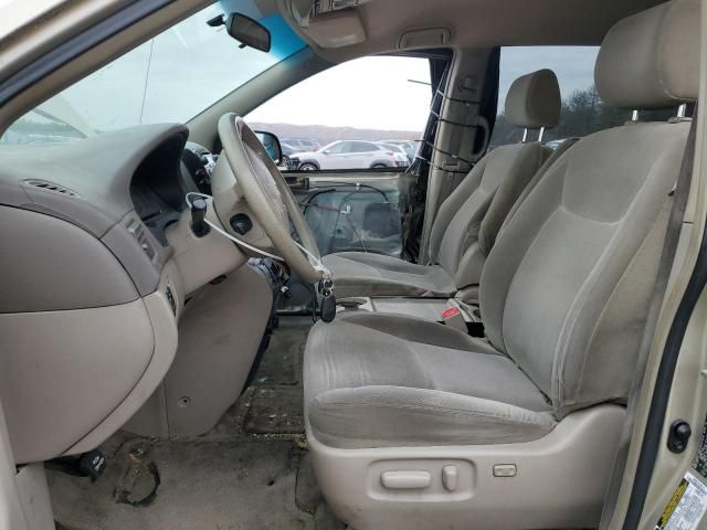 2005 Toyota Sienna CE