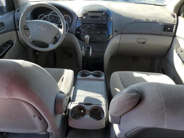 2004 Toyota Sienna CE