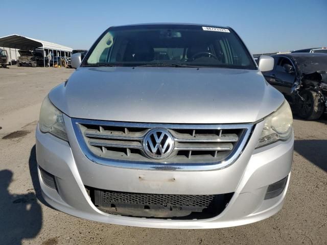 2010 Volkswagen Routan SE