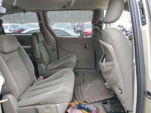 2005 Chrysler Town & Country LX