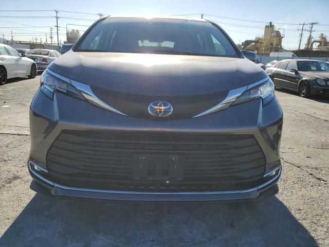 2021 Toyota Sienna XLE