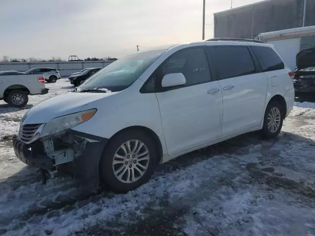 2013 Toyota Sienna XLE