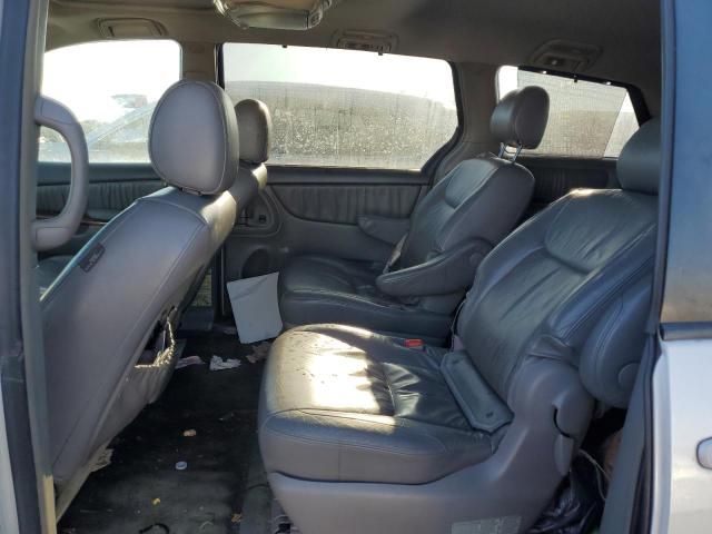 2005 Toyota Sienna XLE