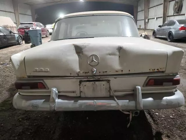 1966 Mercedes-Benz 230