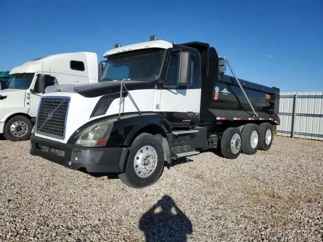 2009 Volvo VN VNL Dump Truck