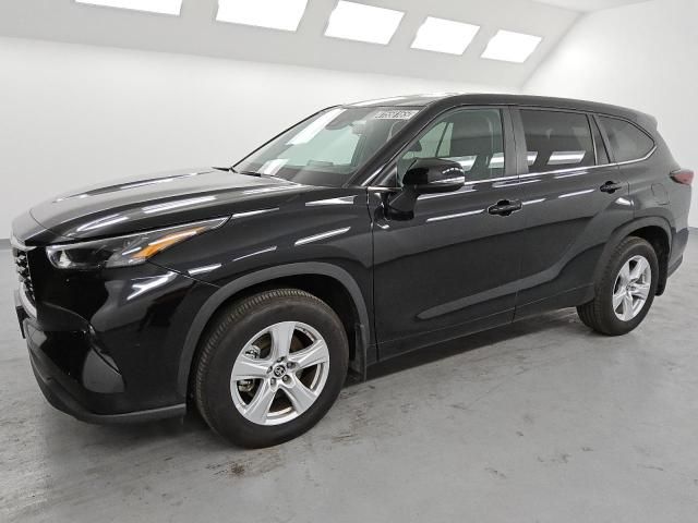 2024 Toyota Highlander LE