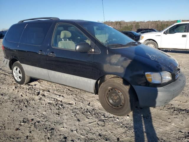 2000 Toyota Sienna LE