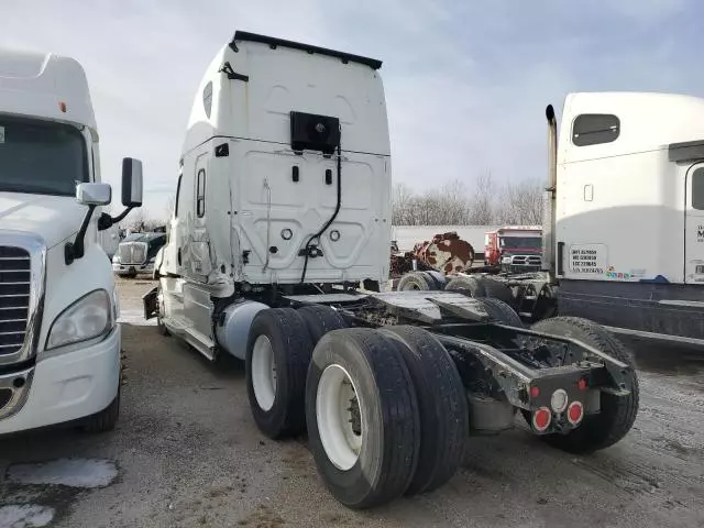 2020 Freightliner Cascadia 126