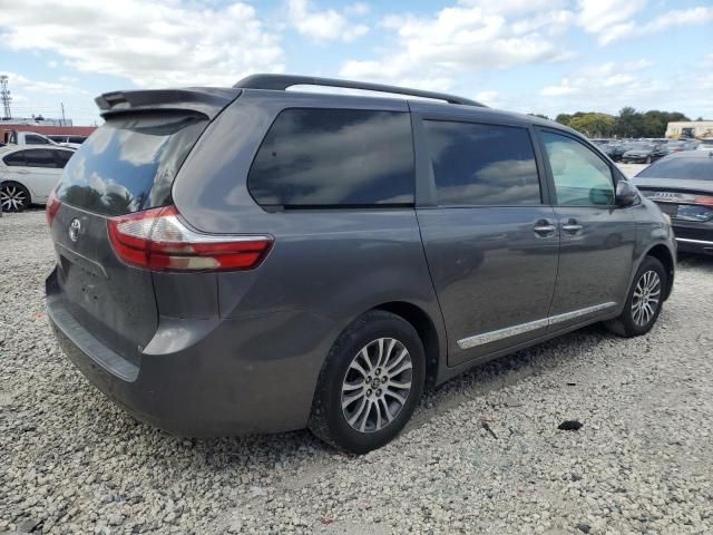 2017 Toyota Sienna XLE