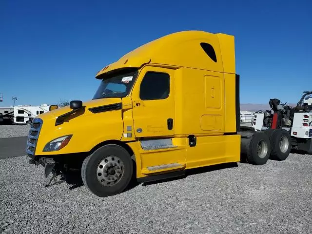 2020 Freightliner Cascadia 126