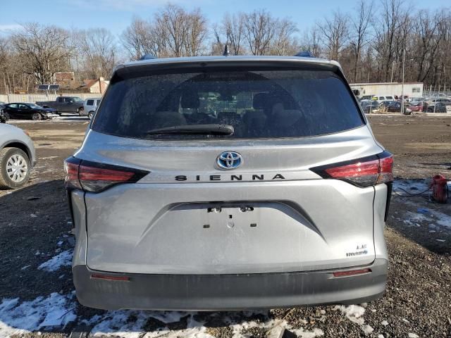 2022 Toyota Sienna LE