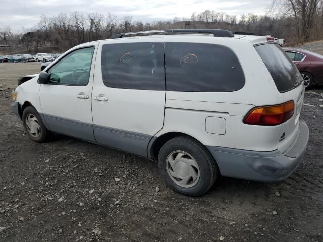 1999 Toyota Sienna LE