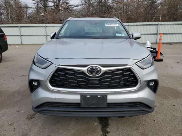 2022 Toyota Highlander XLE