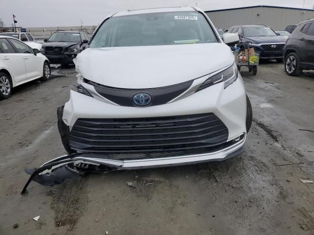 2022 Toyota Sienna XLE