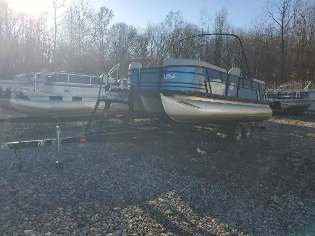 2019 Smokercraft Pontoon