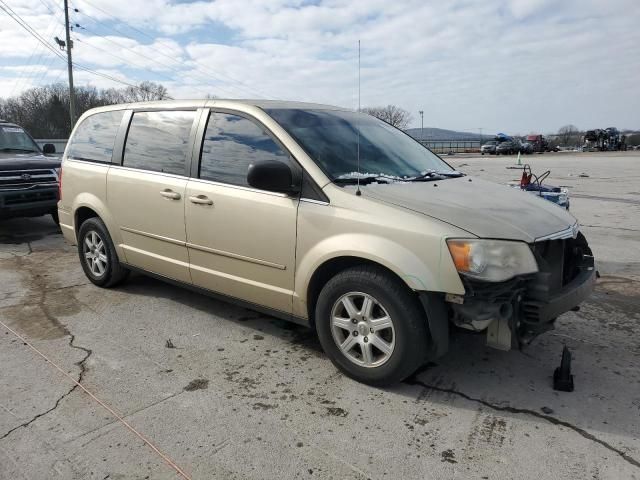 2010 Chrysler Town & Country LX