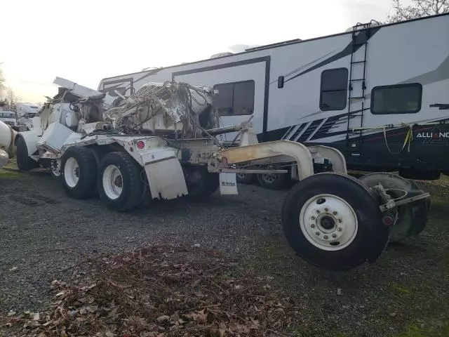 2006 Kenworth Construction W900