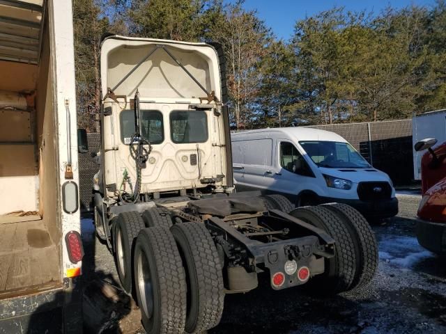 2016 Freightliner Cascadia 125