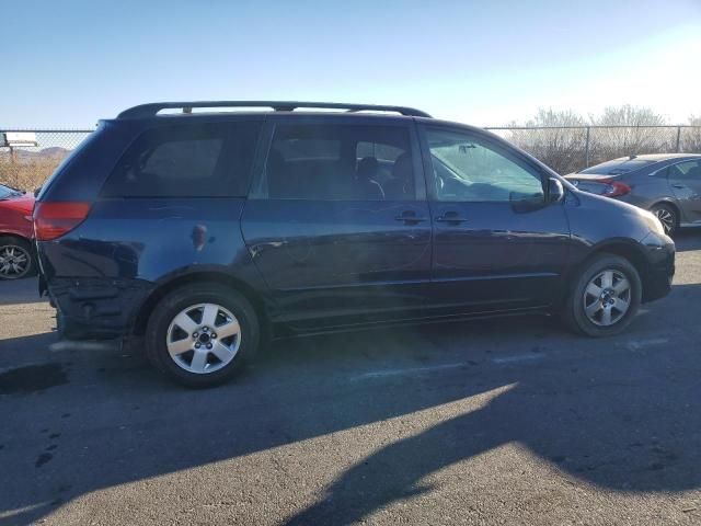 2005 Toyota Sienna XLE