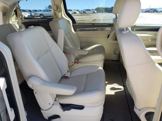 2010 Volkswagen Routan SE