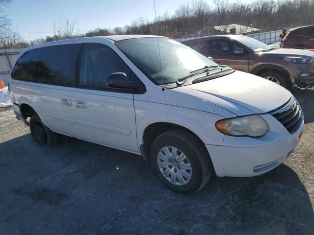 2005 Chrysler Town & Country LX