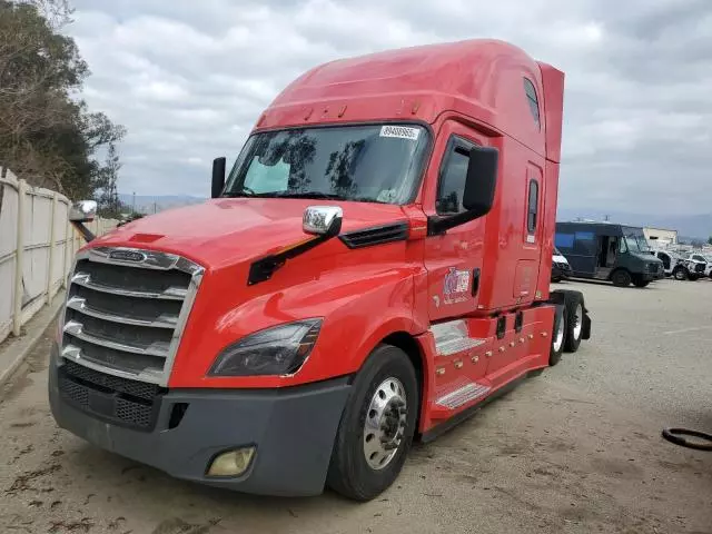 2019 Freightliner Cascadia 126