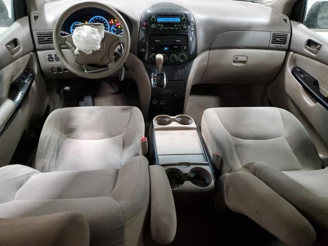 2005 Toyota Sienna CE