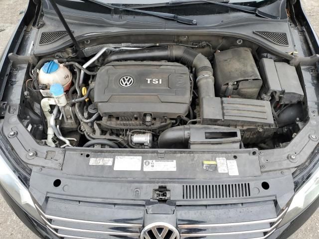 2015 Volkswagen Passat SE