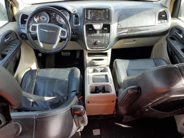 2014 Chrysler Town & Country Touring L