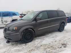 2015 Chrysler Town & Country S en venta en London, ON