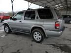 2001 Nissan Pathfinder LE